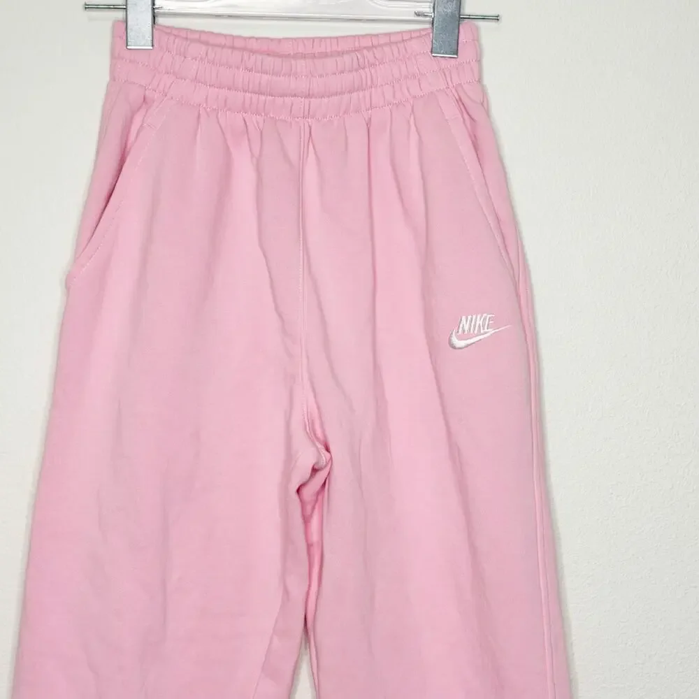 Nike sportswear club